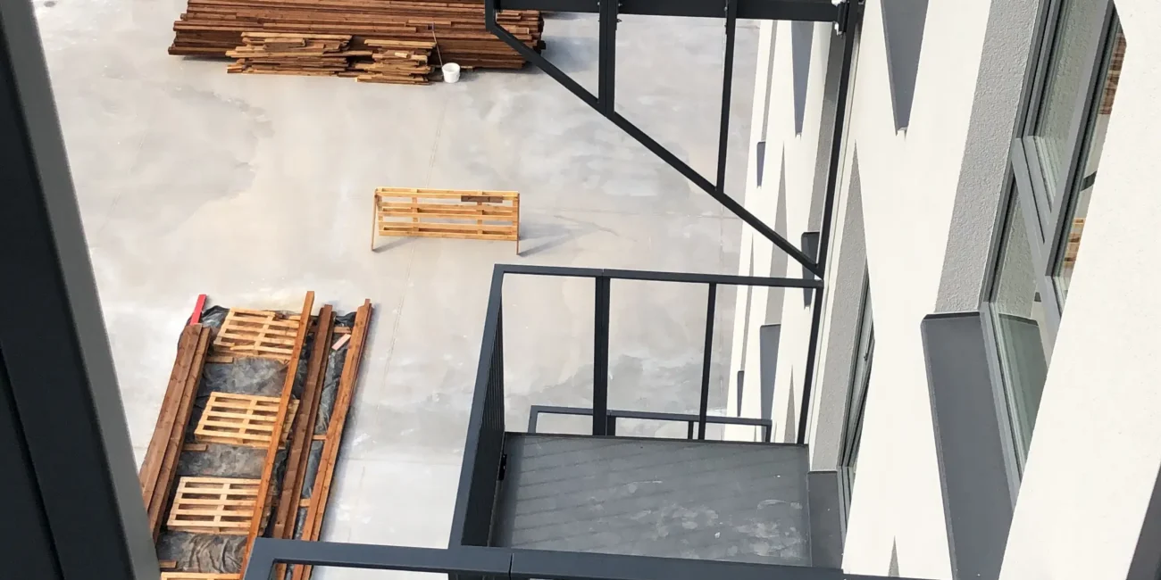 maja rõdude alus pinna katte paigaldused